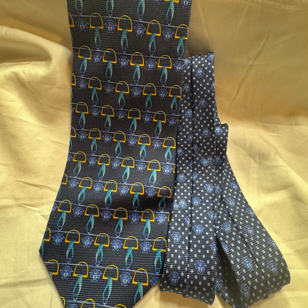 Gianni Versace 100 Percent Silk Medusa Tie, Blue and Yellow - Picture 2 of 4